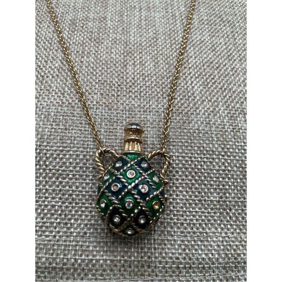 Vintage Jewelry Gorgeous Avon Green Enamel and Rhinestone Jug Necklace - Picture 5 of 13